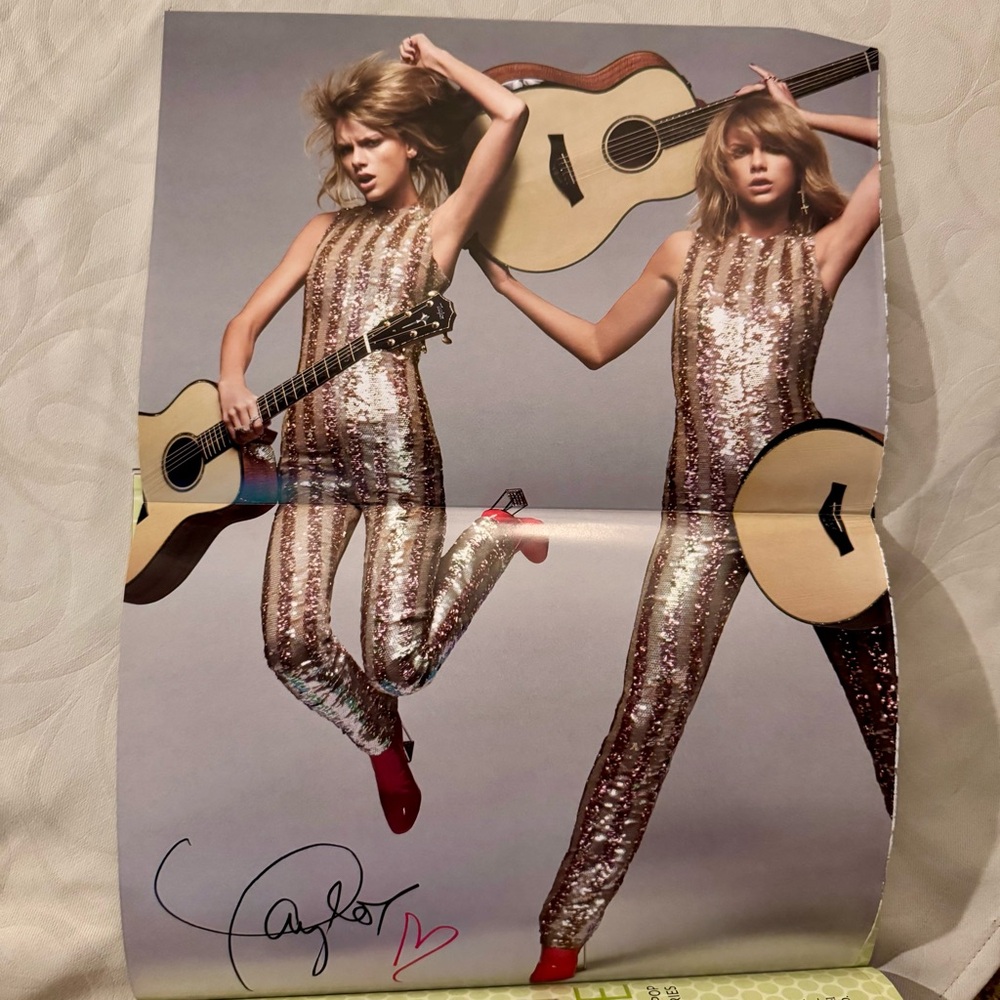 Taylor Swift Magazine Bundle - Picture 3 of 8